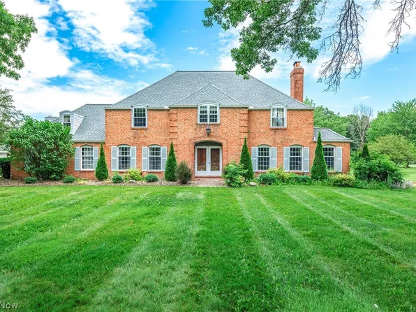 11921 Castleton Ln, Grafton, OH 44044