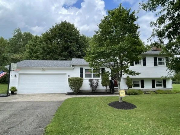 108 Lakeland Dr, Edinboro, PA 16412