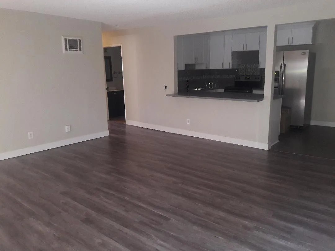 3 bed, 1300 sqft, $3,495 — Photo 2