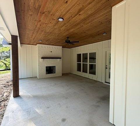2nd image of 112 Cross Wind Dr