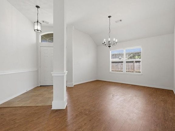 2nd image of 2607 Sun Cove Ln