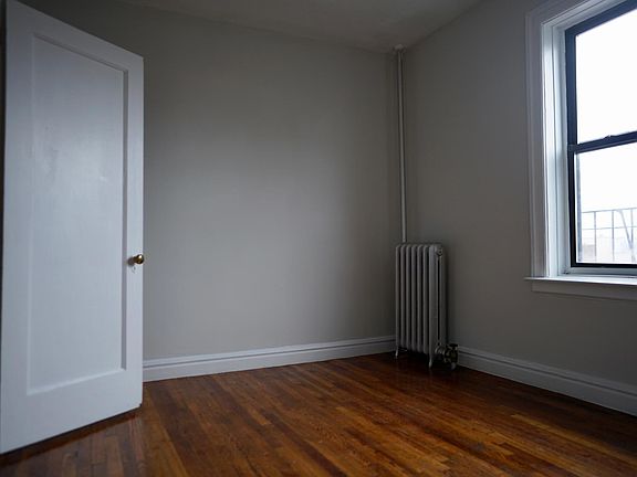 4th image of 4215 34th Ave APT 4B