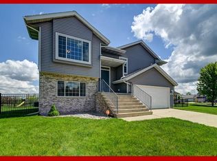 202 Melissa Ln, Cottage Grove, WI 53527