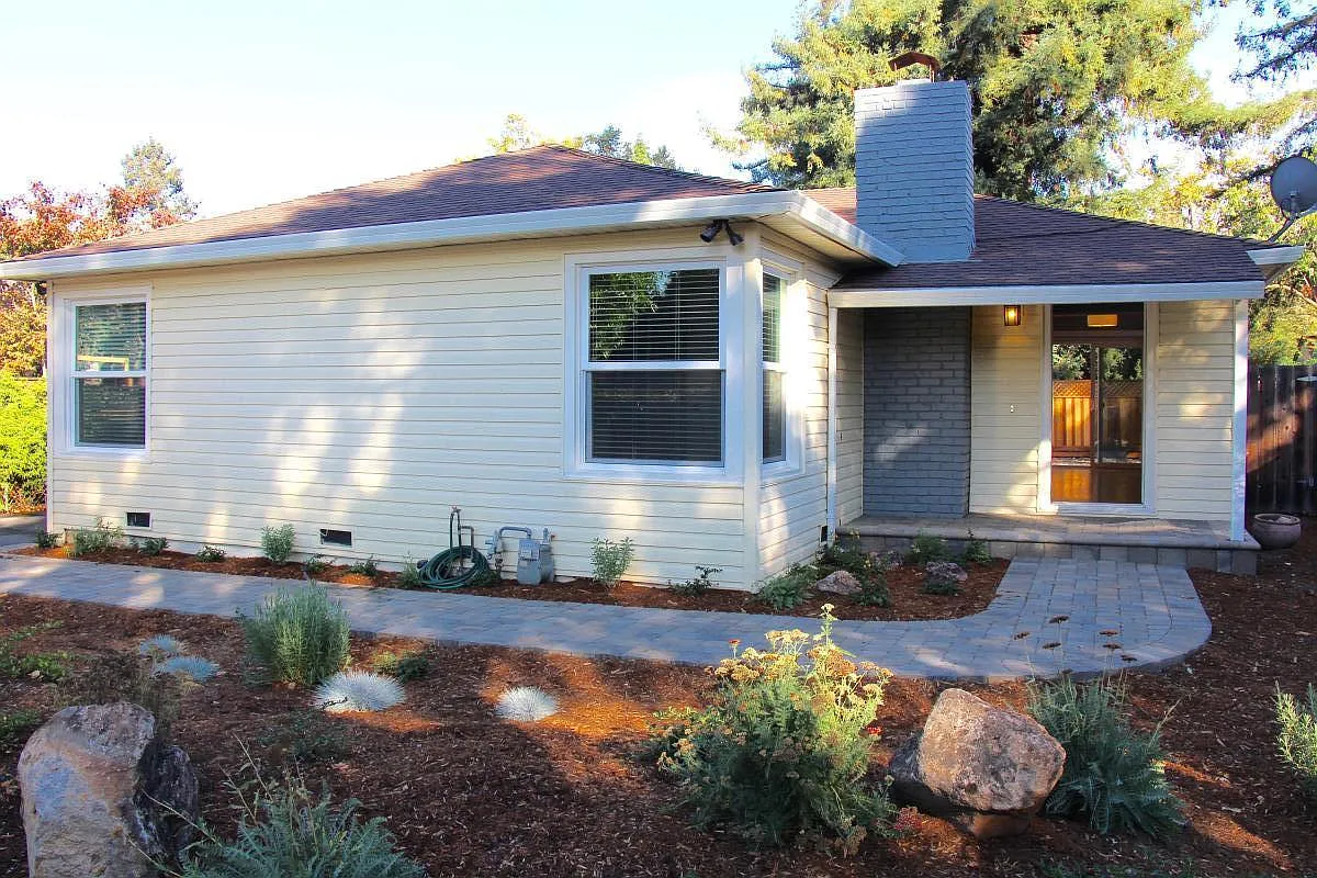 3 bed, 1200 sqft, $6,800 — Photo 1