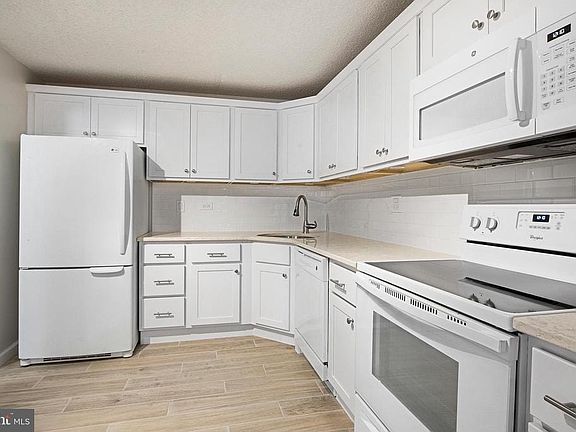 3rd image of 241-00 S 6th St #2306C