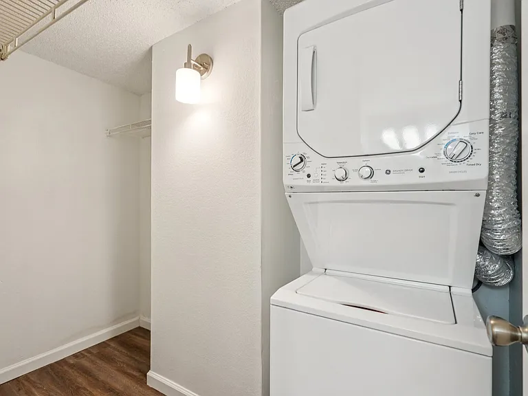 Fieldcrest Apartments — Photo 21