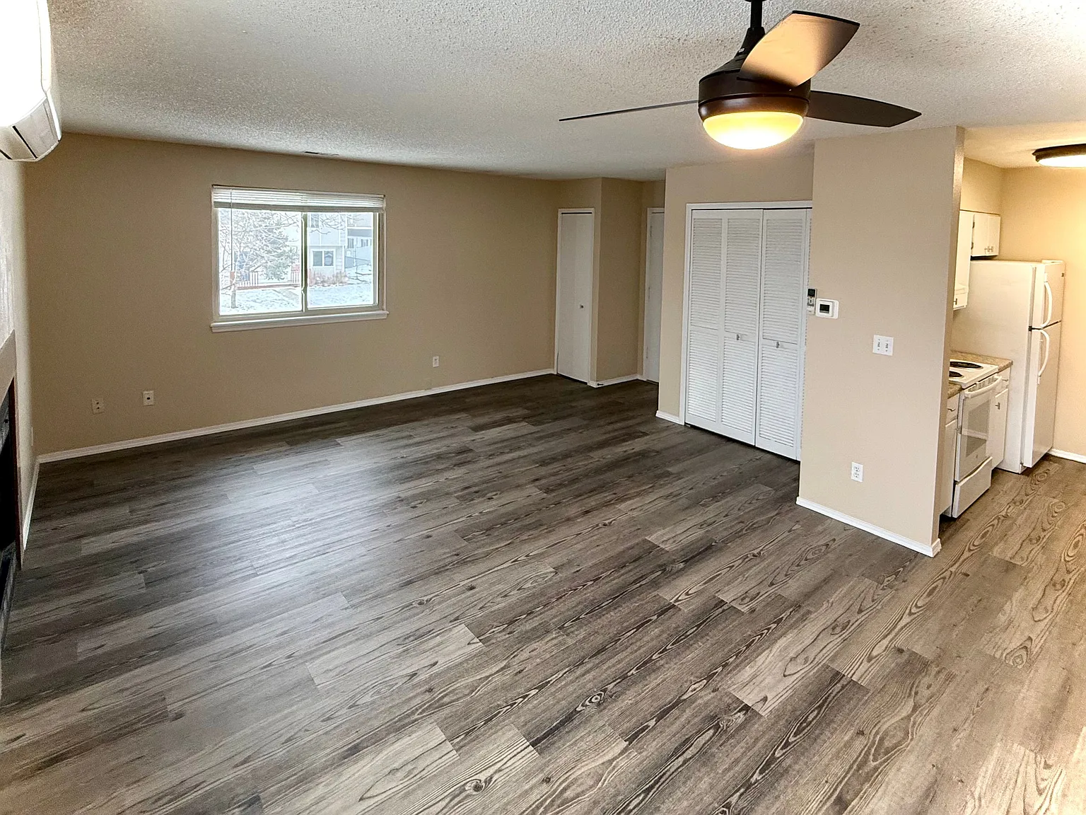 2 bed, 1.0 bath, 800 sqft, $1,300 — Photo 3