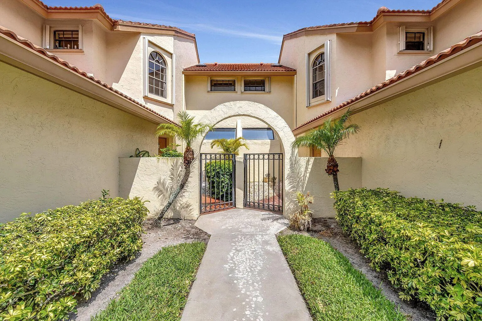 3 bed, 2.0 bath, 1593 sqft, $5,500 — Photo 2