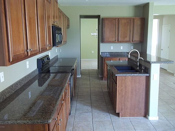 3rd image of 3643 E Bridgeport Pkwy