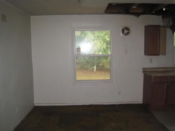 4th image of 381 Ashwood Ave SW