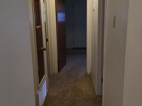 5th image of 1036 N Wells St