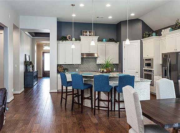 4th image of 218 Montalcino Blvd