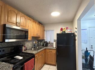 2750 W 76th St APT 208, Hialeah, FL 33016