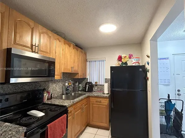 2750 W 76th St APT 208, Hialeah, FL 33016