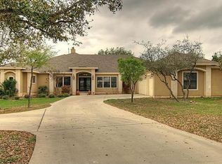 199 County Road 2801 E, Mico, TX 78056