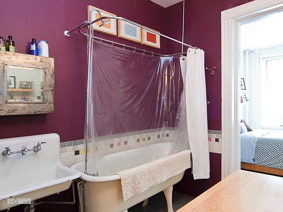 5th image of 633 E 11th St APT 6