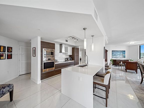 4th image of 301 Altara Ave APT 817