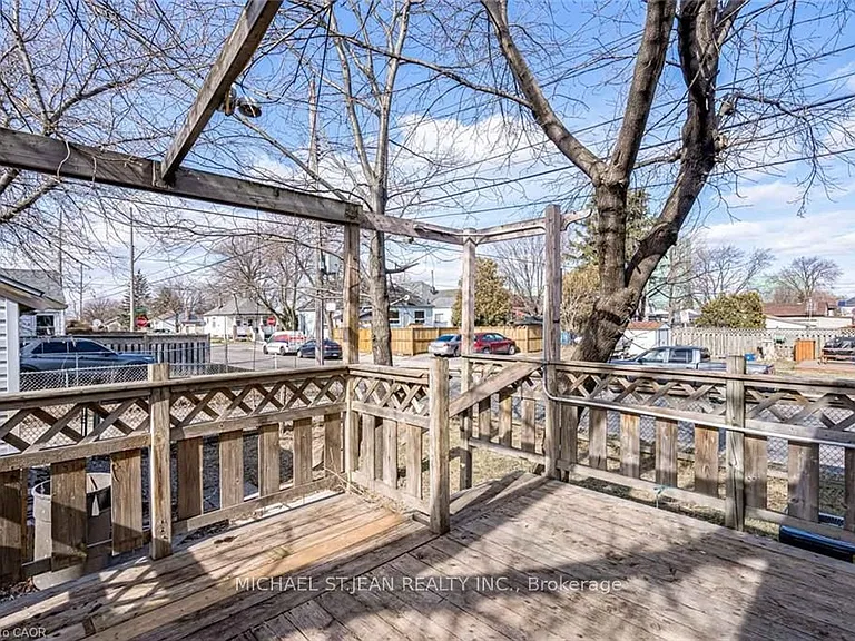 395 Paling Ave — Photo 31