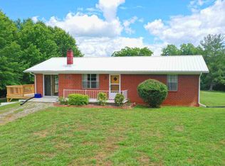707 W Cross Rd, Dandridge, TN 37725