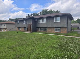 5182 Seaton Hall Dr, Machesney Park, IL 61115