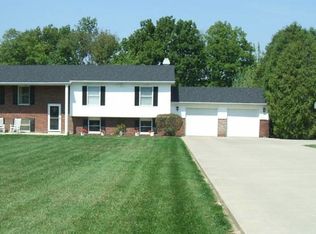 320 Shamrock Ln, Defiance, OH 43512
