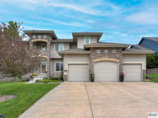 21342 Cobblestone Cir, Gretna, NE 68028