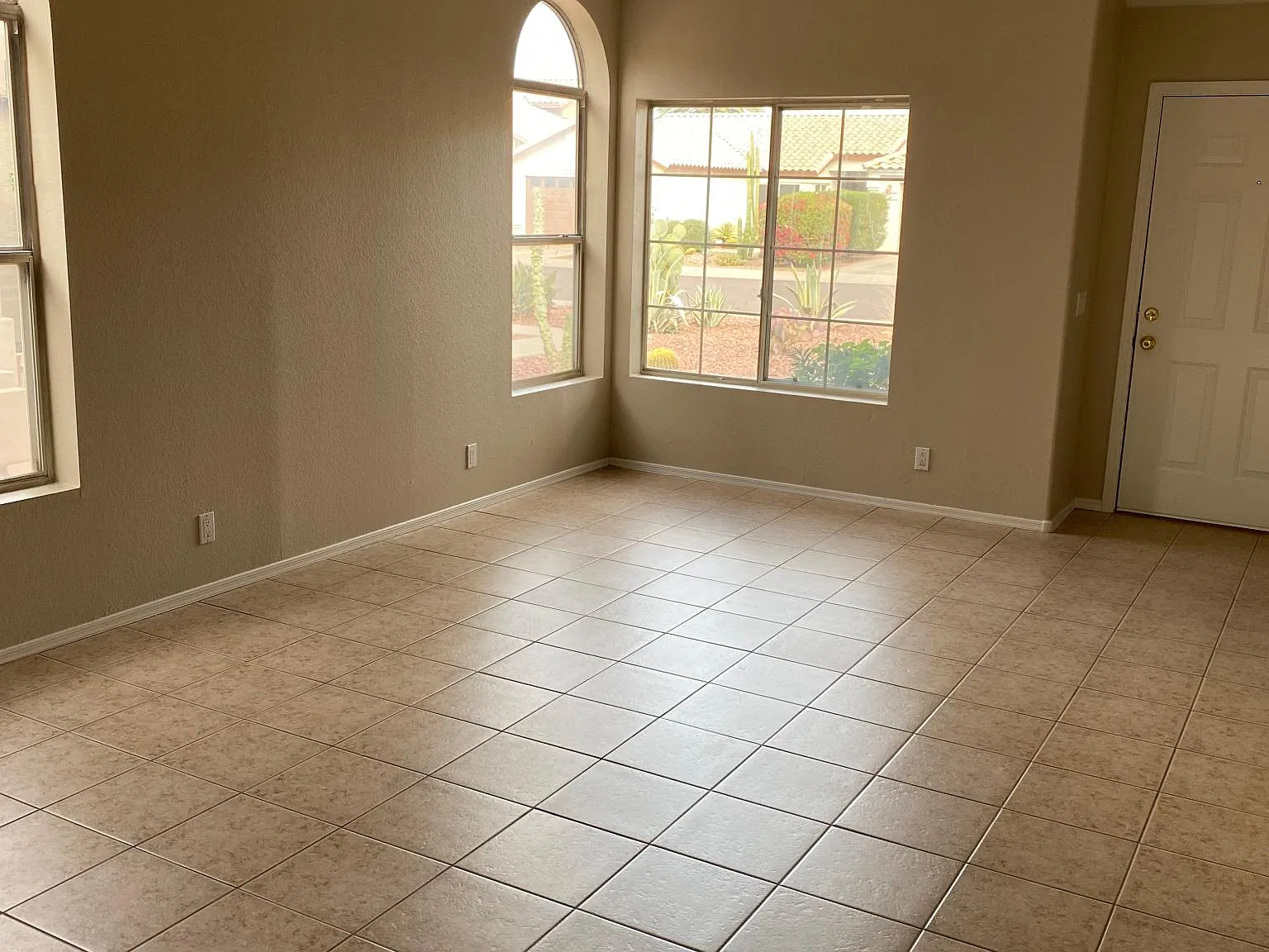 3 bed, 1650 sqft, $2,300 — Photo 2