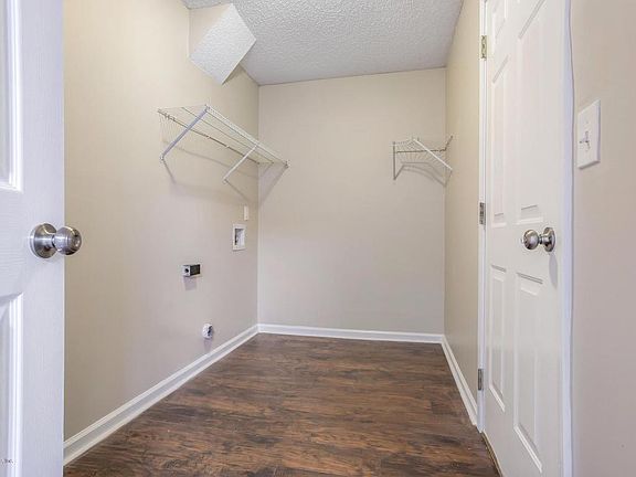 4th image of 1028 Jones Creek Dr