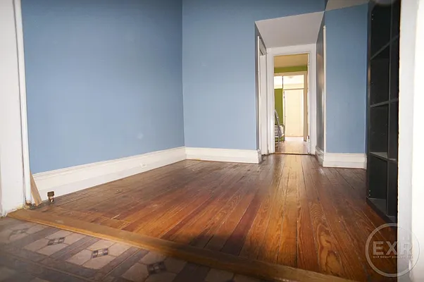 Rented by EXR | media 4