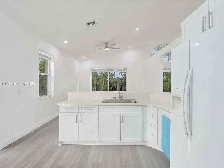 6931 NW 34th St — Photo 12