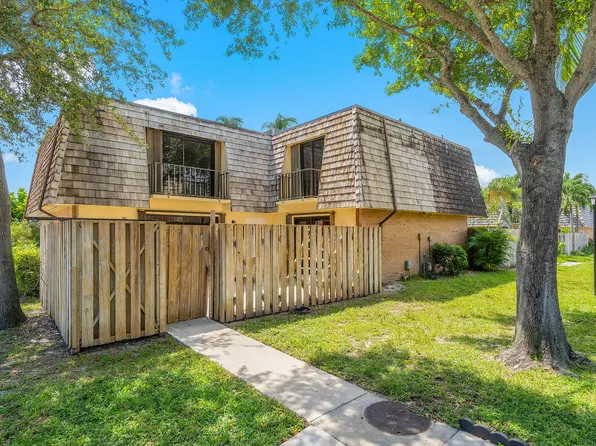 303 Arabian Road, Palm Springs, FL 33461