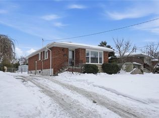 201 Manning Ave, Hamilton, ON L9A 3G3