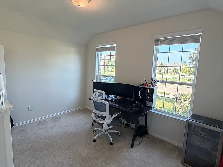 2504 Melrose Dr — Photo 6