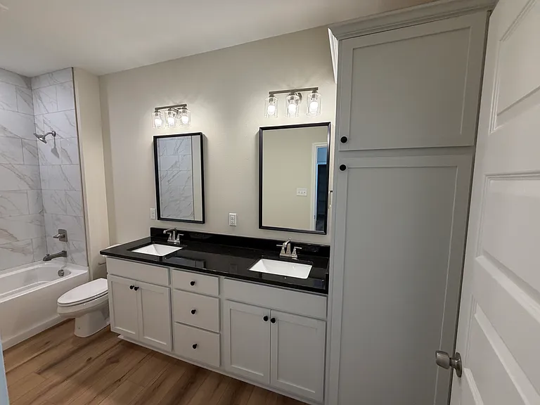 301 NE 2nd St #1 — Photo 11