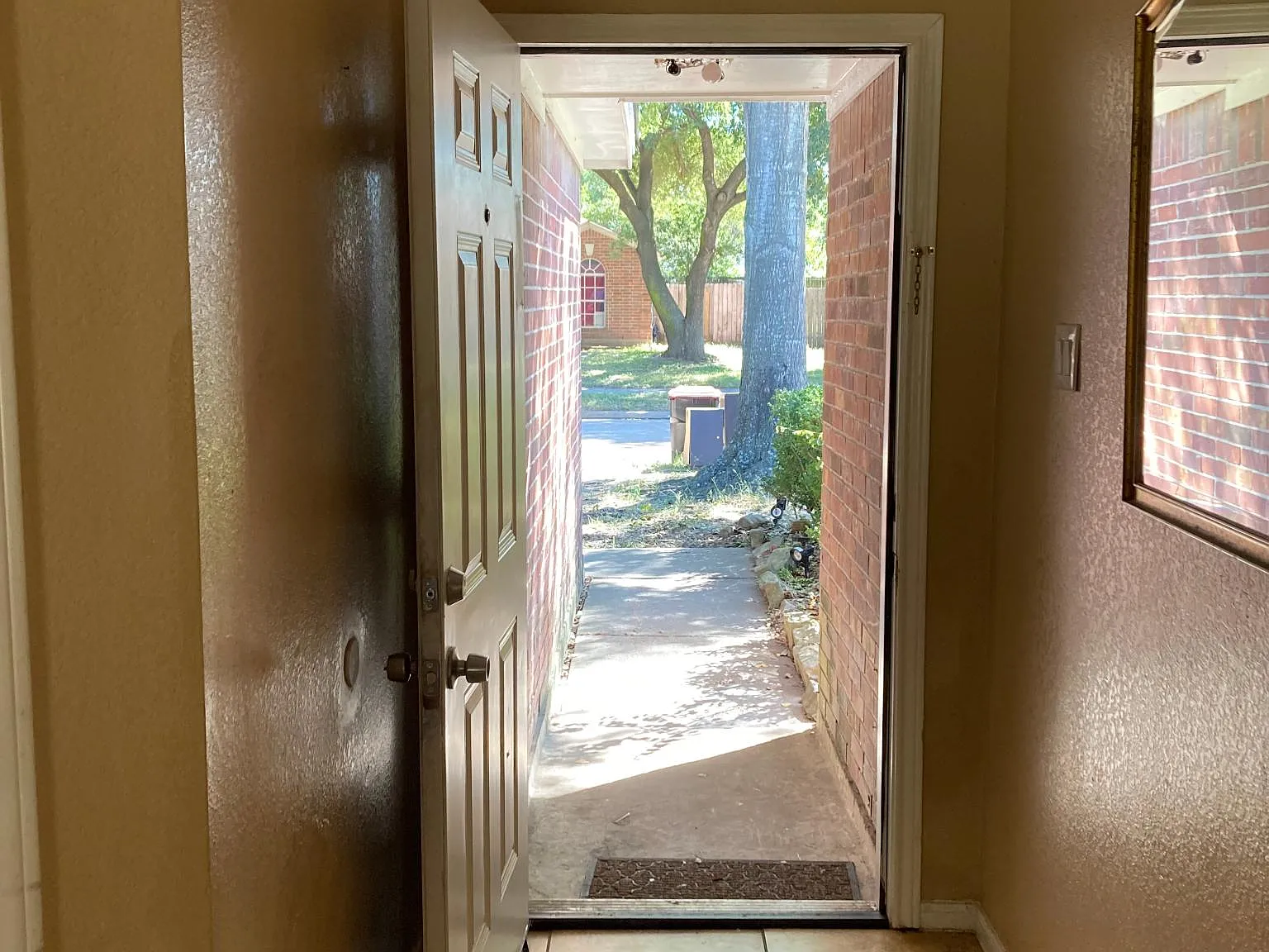 3 bed, 1226 sqft, $1,550 — Photo 2