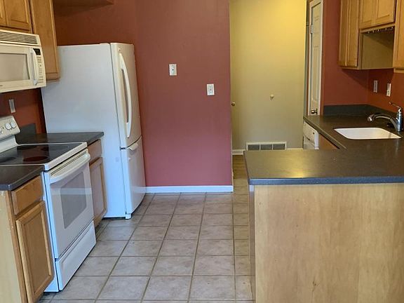 3rd image of 401 Antler Ct