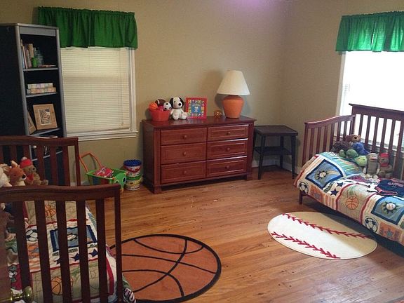 2nd image of 213 Clarence Ave