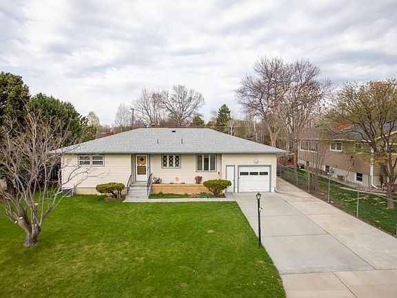 3rd image of 2216 Sunnyview Ln