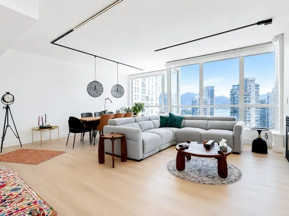 1239 Georgia St W #1909, Vancouver, BC V6E 4R8