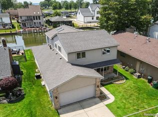 37793 Circle Dr, Harrison Township, MI