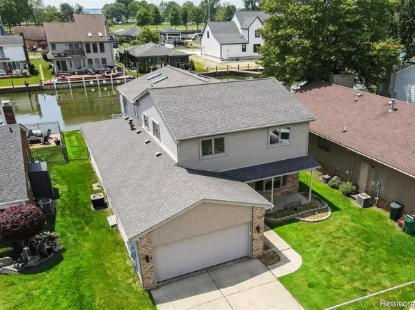 37793 Circle Dr, Harrison Township, MI 48045