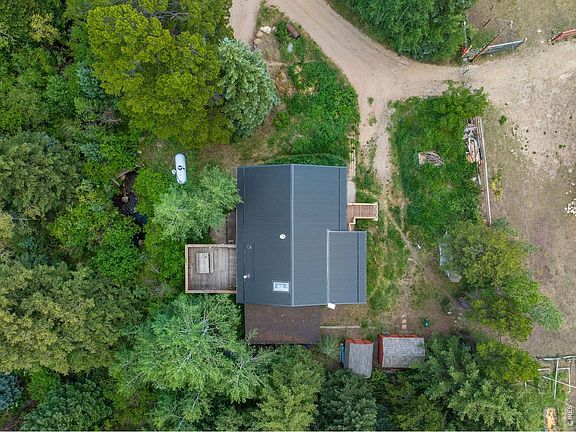 2nd image of 425 Caribou Rd