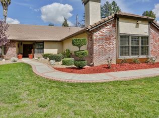 635 Valley View Dr, Redlands, CA 92373