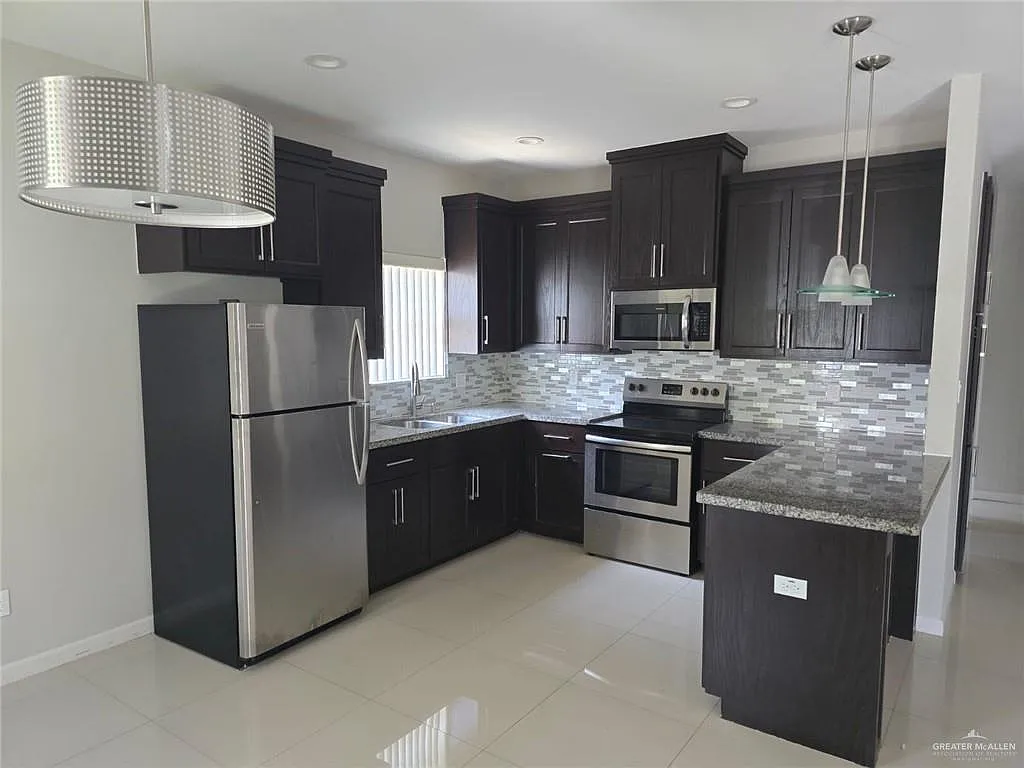 2 bed, 2.0 bath, 1100 sqft, $1,200 — Photo 3