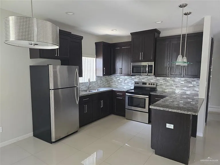 900 E La Cantera Ave #3 — Photo 3