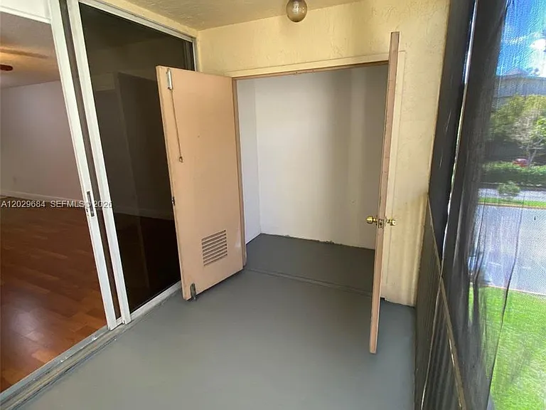 8323 Lake Dr #302 — Photo 9