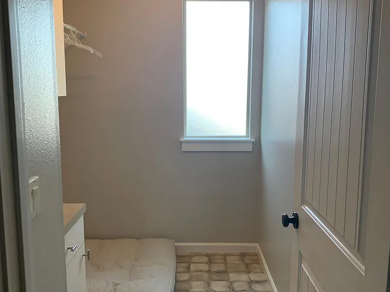 406 W Peck St — Photo 12