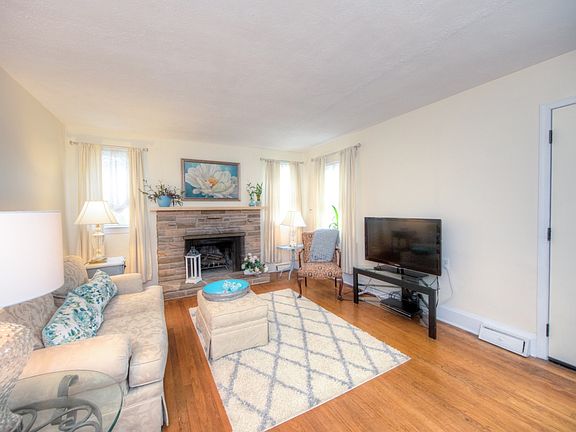 3rd image of 30 Idlewild St