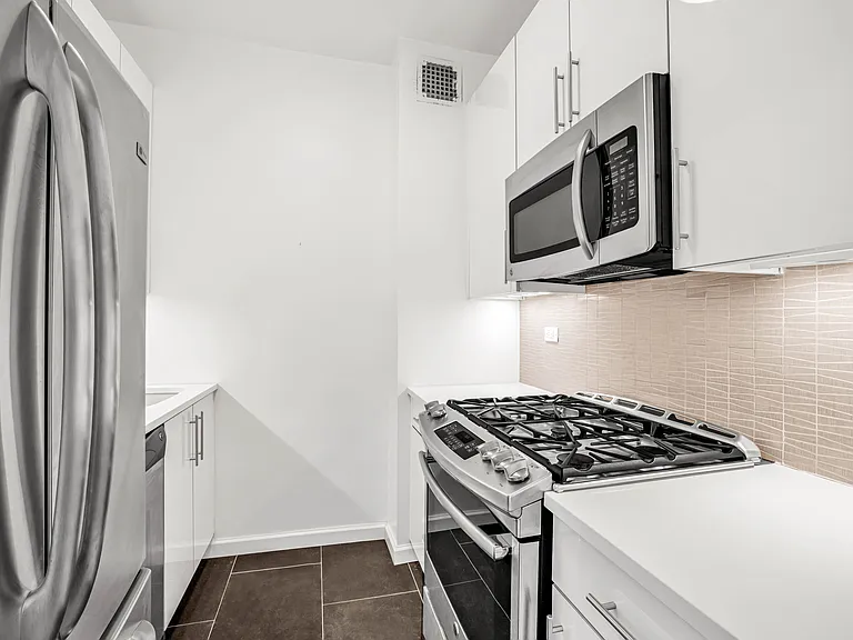 60 E 8th St #28D — Photo 3