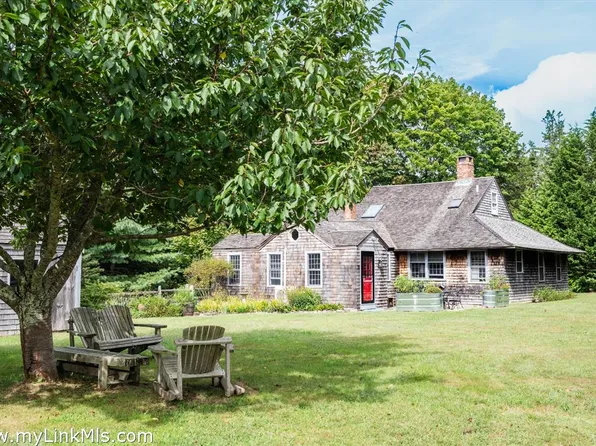 10 Danls Way, West Tisbury, MA 02575